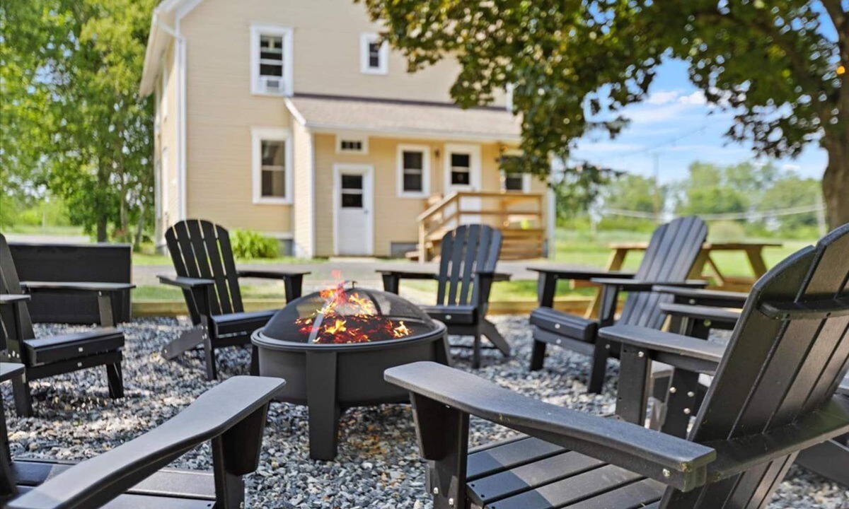 Hudson House | Charming Hudson Farmhouse with Fire Pit