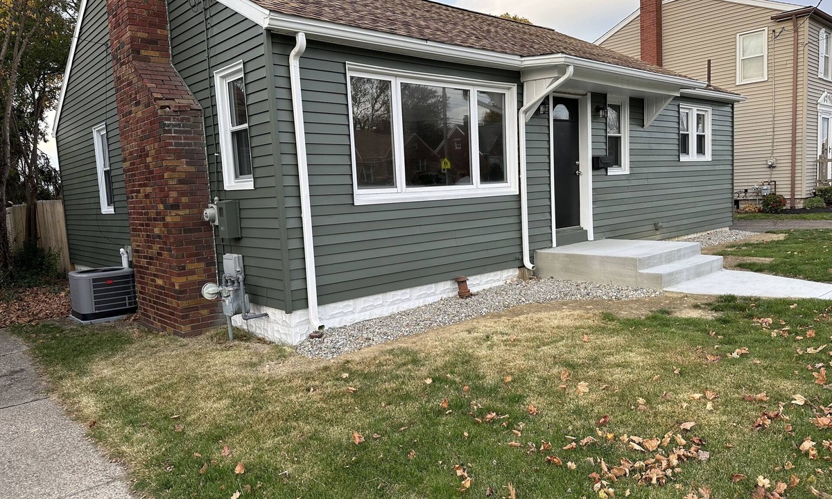 Erie House | Charming Ranch style house across from Mercyhurst University