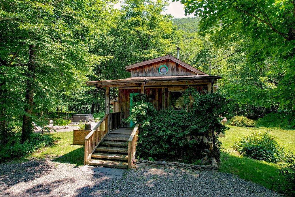 Lanesville House | Chic Catskills Cabin with Hot Tub and Fire Pit