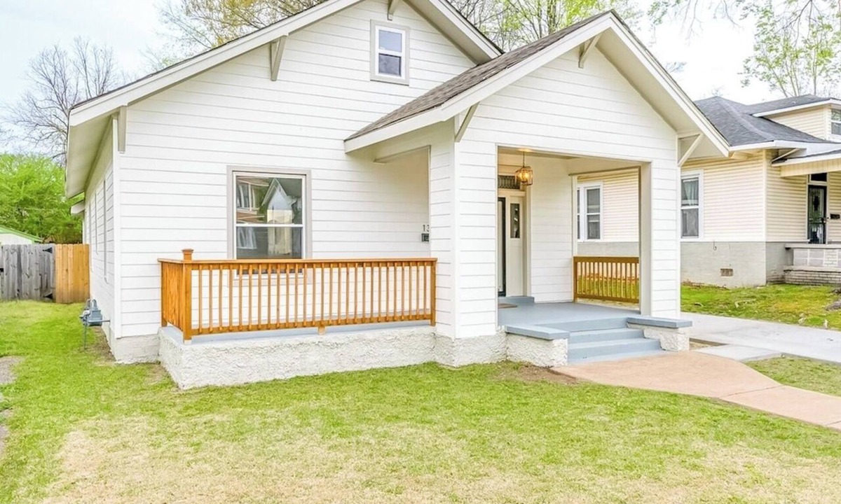 Crosstown House | Chic Crosstown Bungalow with large fenced backyard!