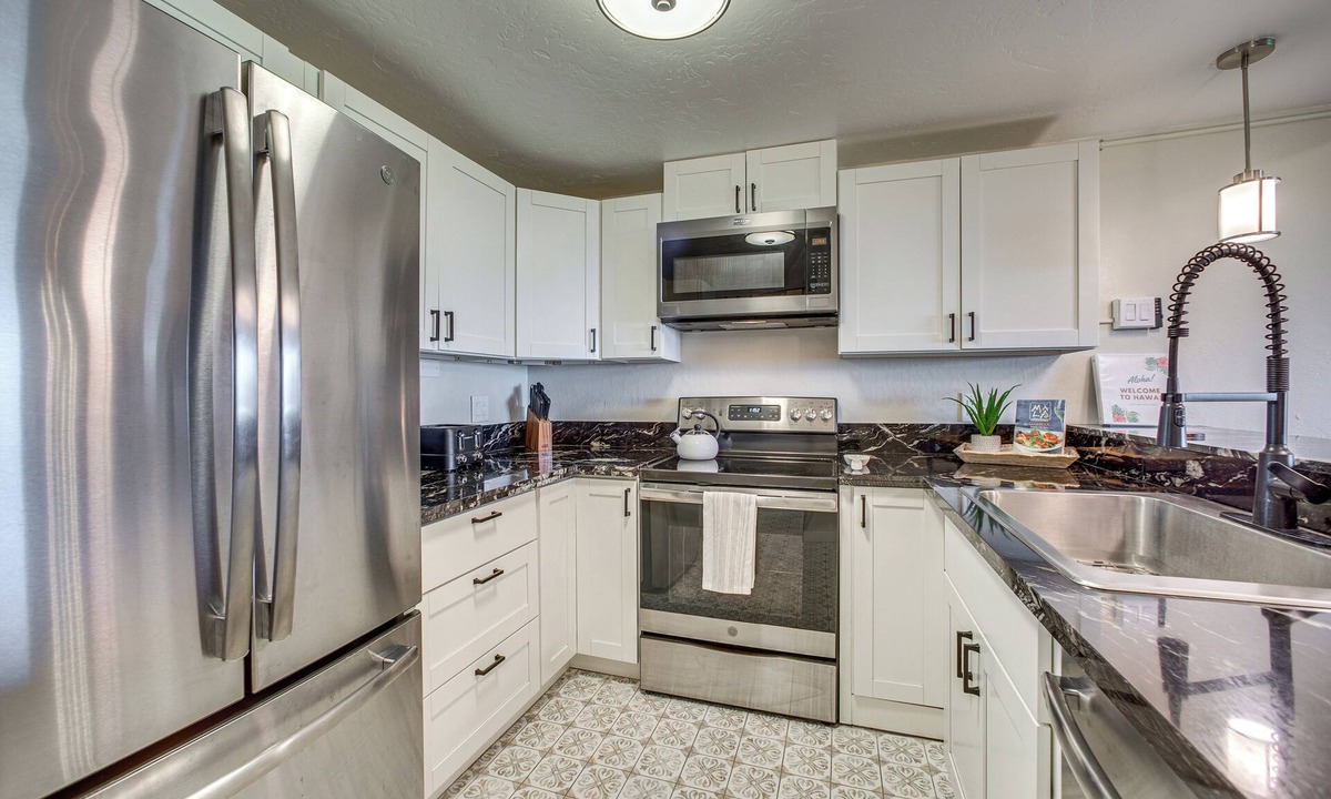 Waikoloa Apartment | Chic Waikoloa Condo w/Lanai + Complex Pools!