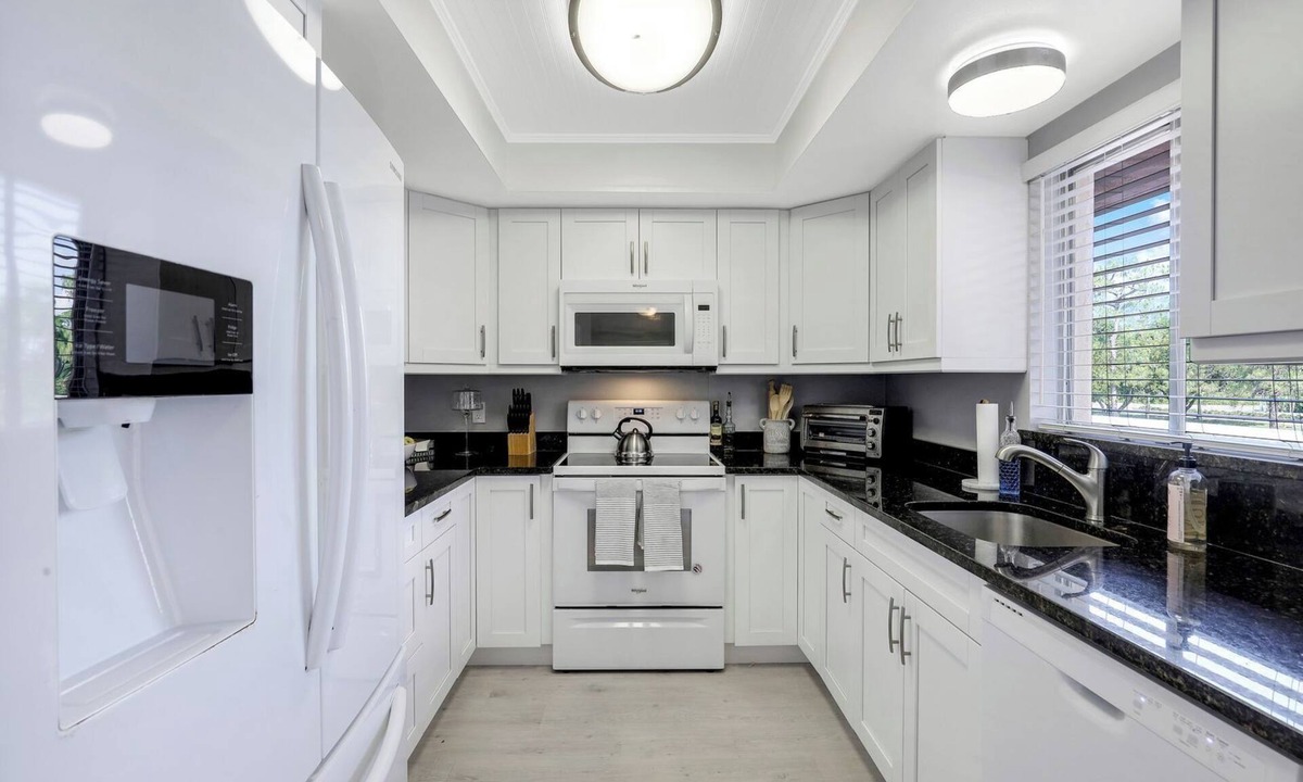 Lely Golf Estates Condo | Close to world class beaches! 3.5 mi to 5th Ave restaurants & shopping.
