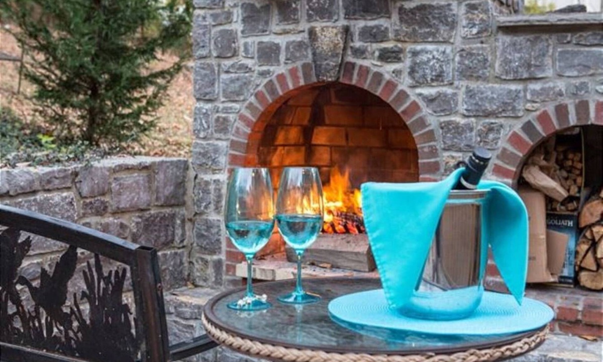 Hillsboro West End House | CMA WKND & available. Call for weekly discount. Near DT. Spa & Gazebo.