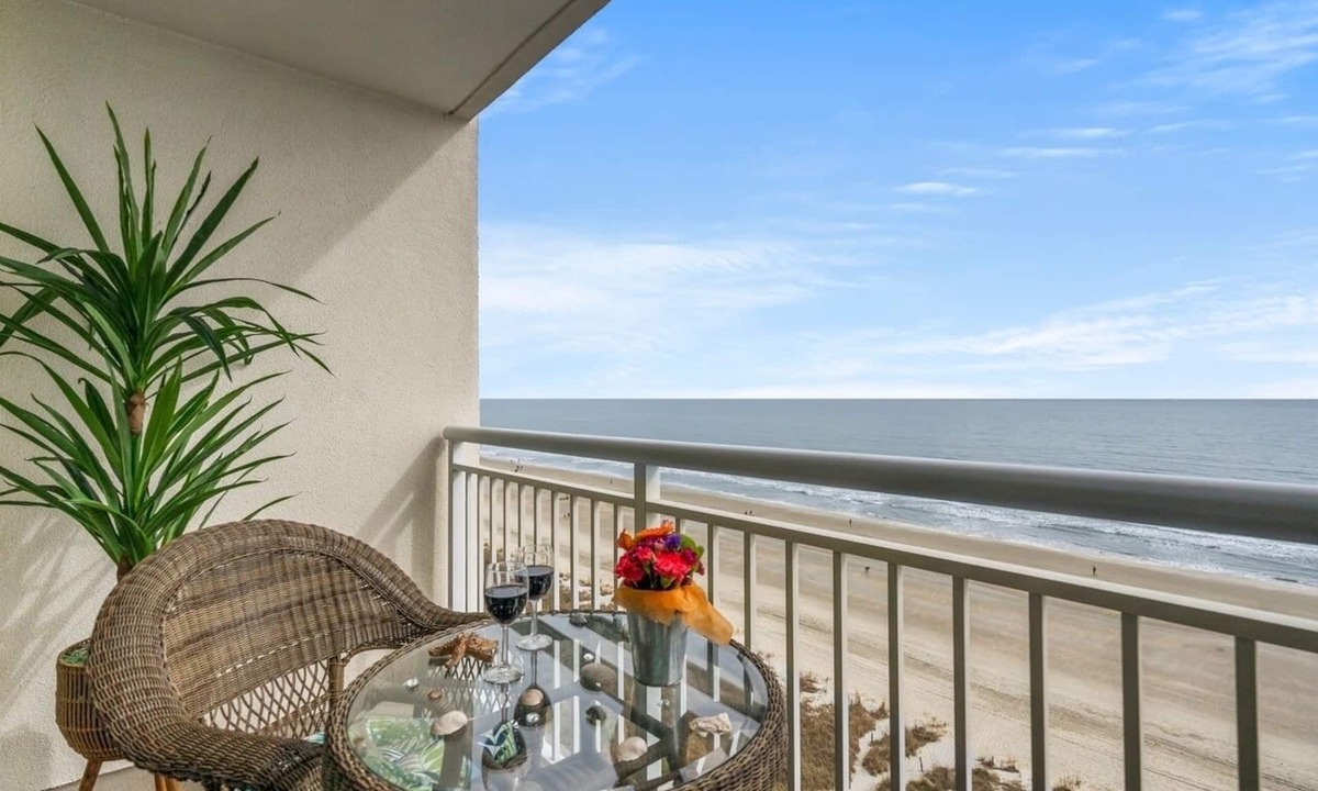 Crescent Beach Resort | Coastal Beachfront Paradise! Resort Style Amenities with a BRAND NEW KITCHEN!