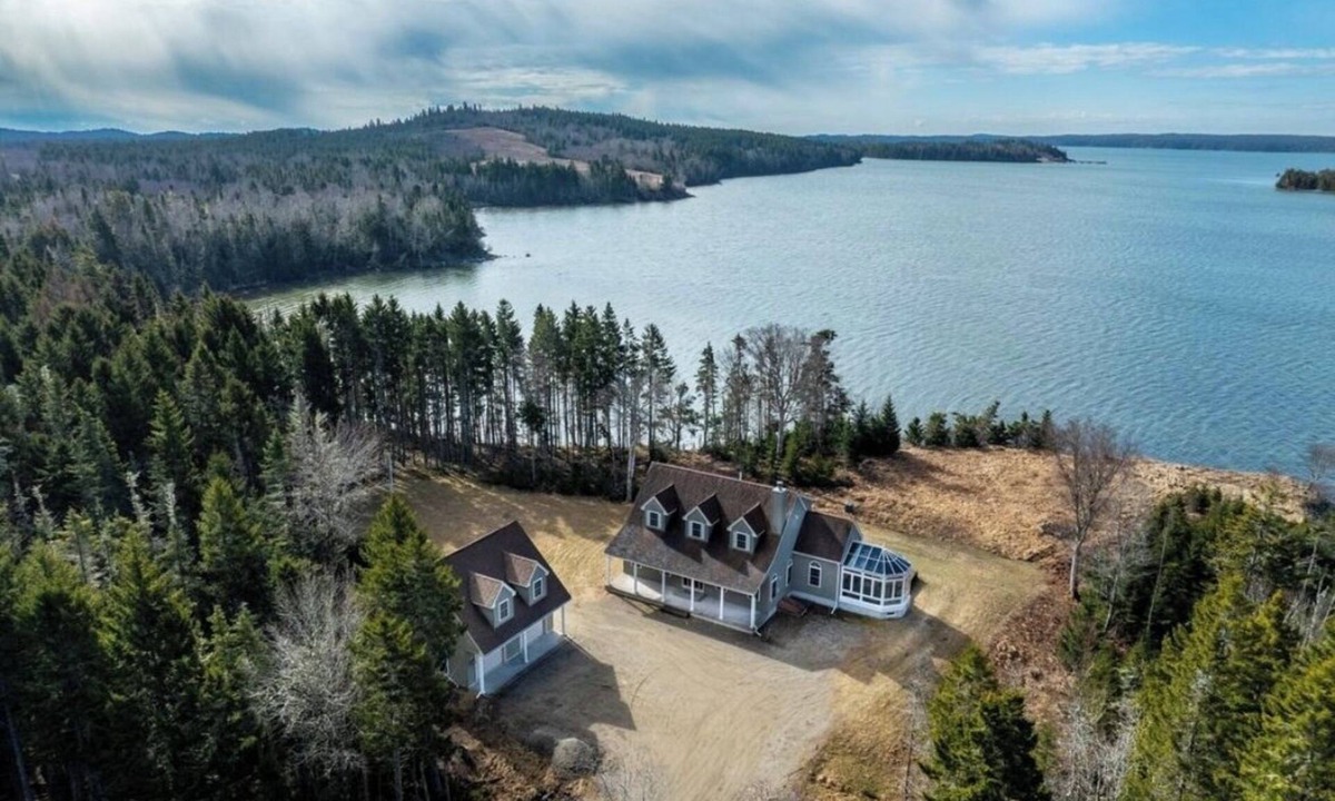 Roque Bluffs House | Coastal Escape at Clay Point Retreat - Water front - 3 Bedroom home - Sleeps 10