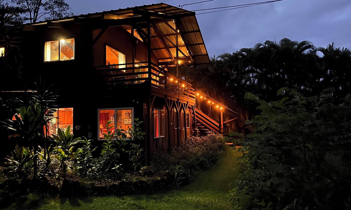 Keaau House | Comfy 2-bedroom 1-bath, in Kea'au near Hilo, WiFi and food forest