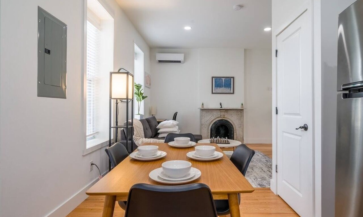 Corn Hill Apartment | Cornhill 2BDRM-HighFall+EquippedKitchen+Wi-Fi