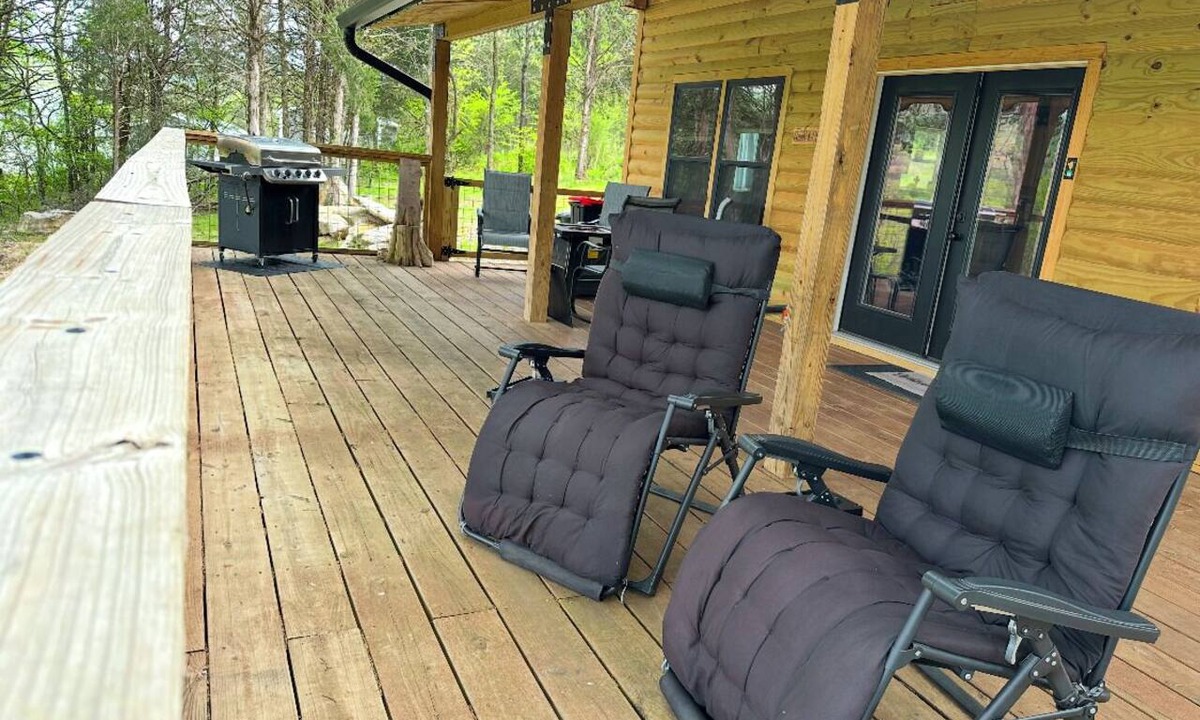 Chestnut Mound Cabin | Cozy 1-Bedroom + Loft 2 Bath Cabin Near Nashville TN + AC & Strong WIFI