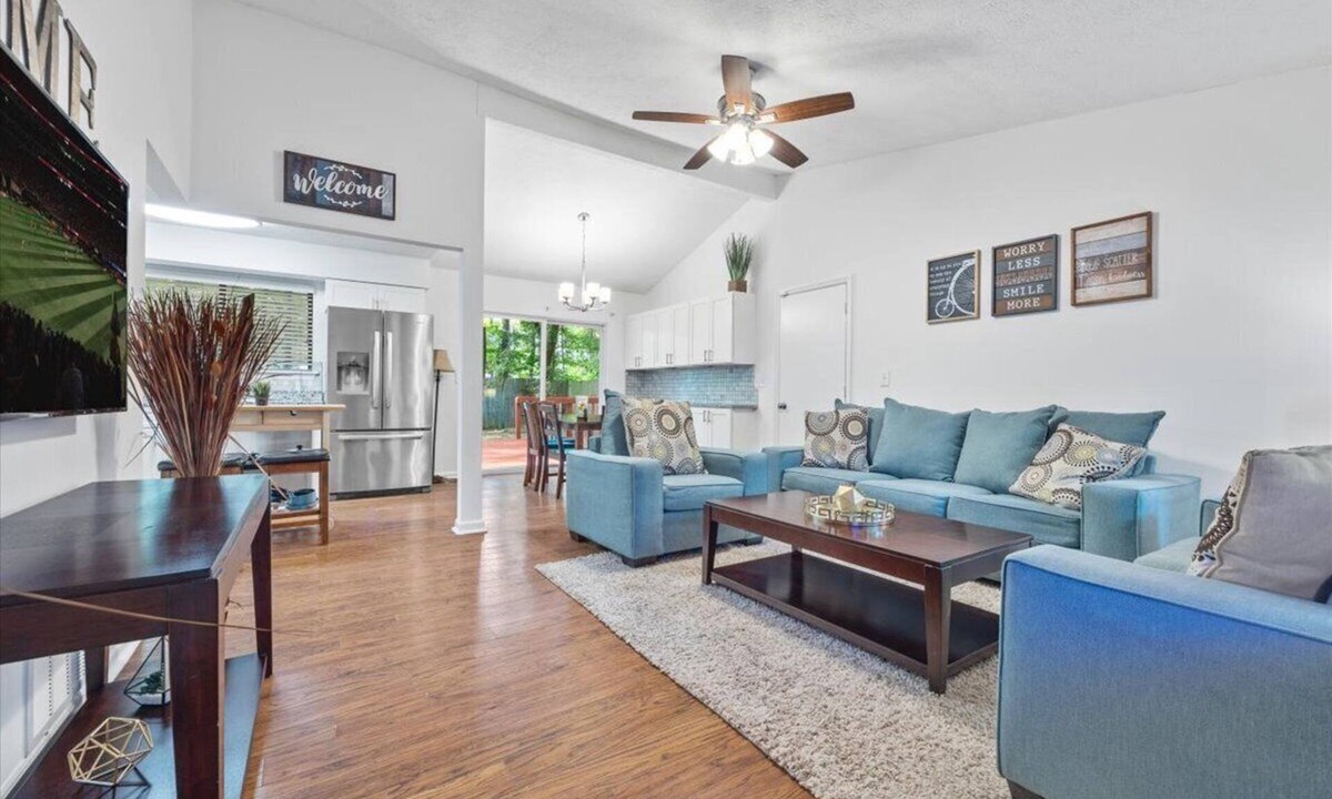 Alpharetta House | Cozy 3BR/2BA Ranch Style Home Near Avalon and Downtown Alpharetta