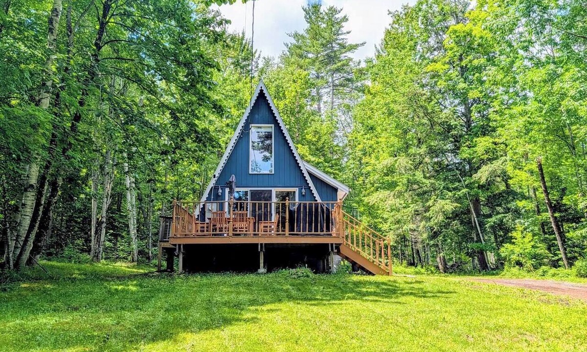 North Creek Cabin | Cozy A - Frame Cabin with Hot Tub - 6 min to Gore Ski Resort
