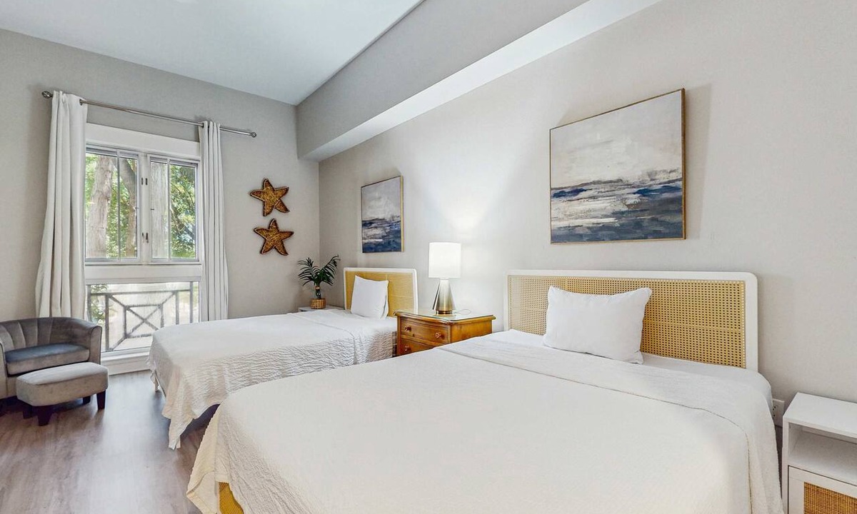 Baytowne Wharf Apartment | Cozy coastal studio with access to a pool, hot tub, tennis courts, grill, & spas