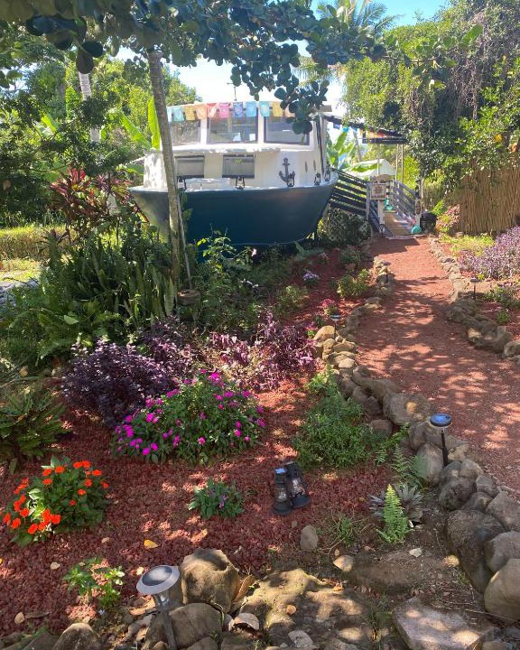 Honaunau-Napoopoo House | Cozy jungle boat hideaway with stunning ocean view