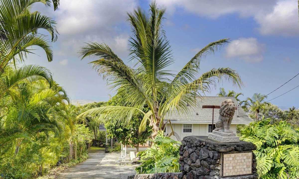 Kalaoa Cottage | Cozy Kona Coast Apt w/Lanai ~ 8 Miles to Beach!