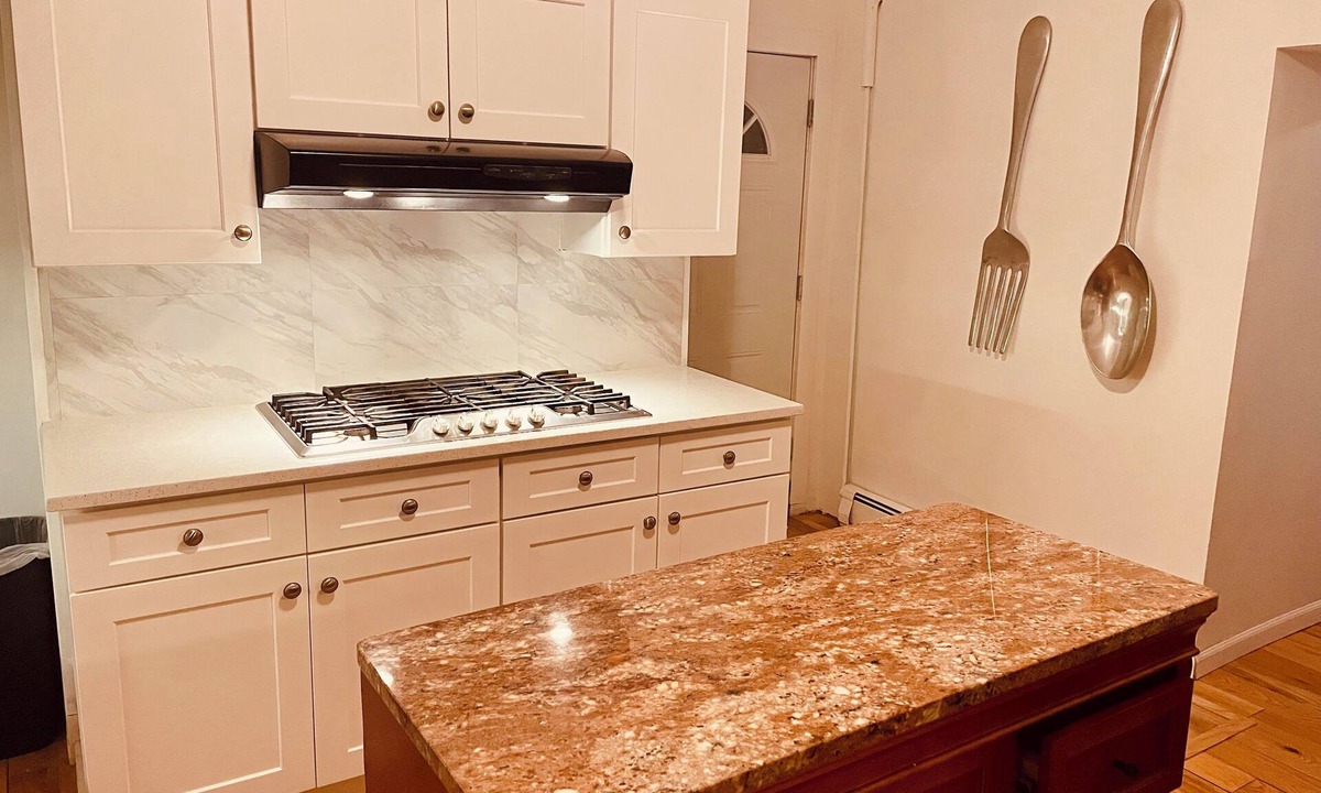 Getty Square Apartment | Cozy Studio Apartment