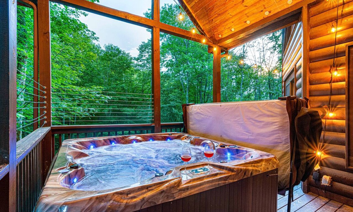Beech Mountain Cabin | Creekside Log Cabin with Hot Tub & Arcade Games