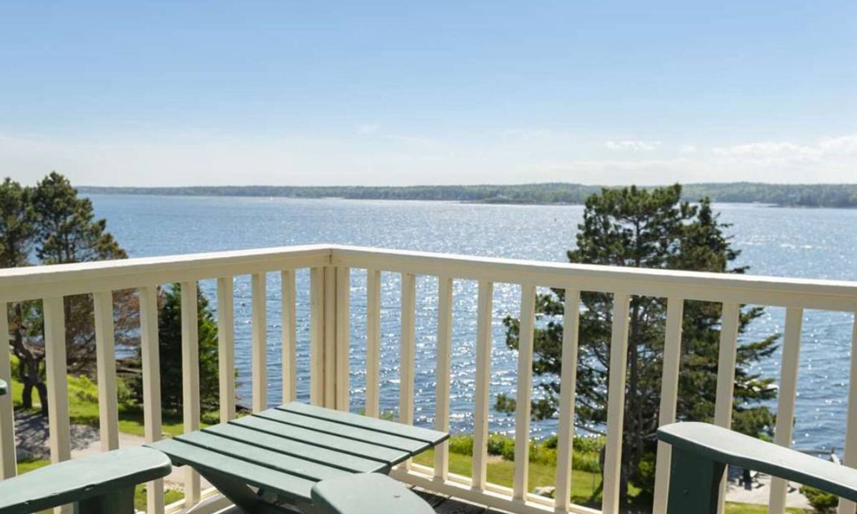 Boothbay Harbor Apartment | Crow's Nest | Panoramic Ocean Views - Queen