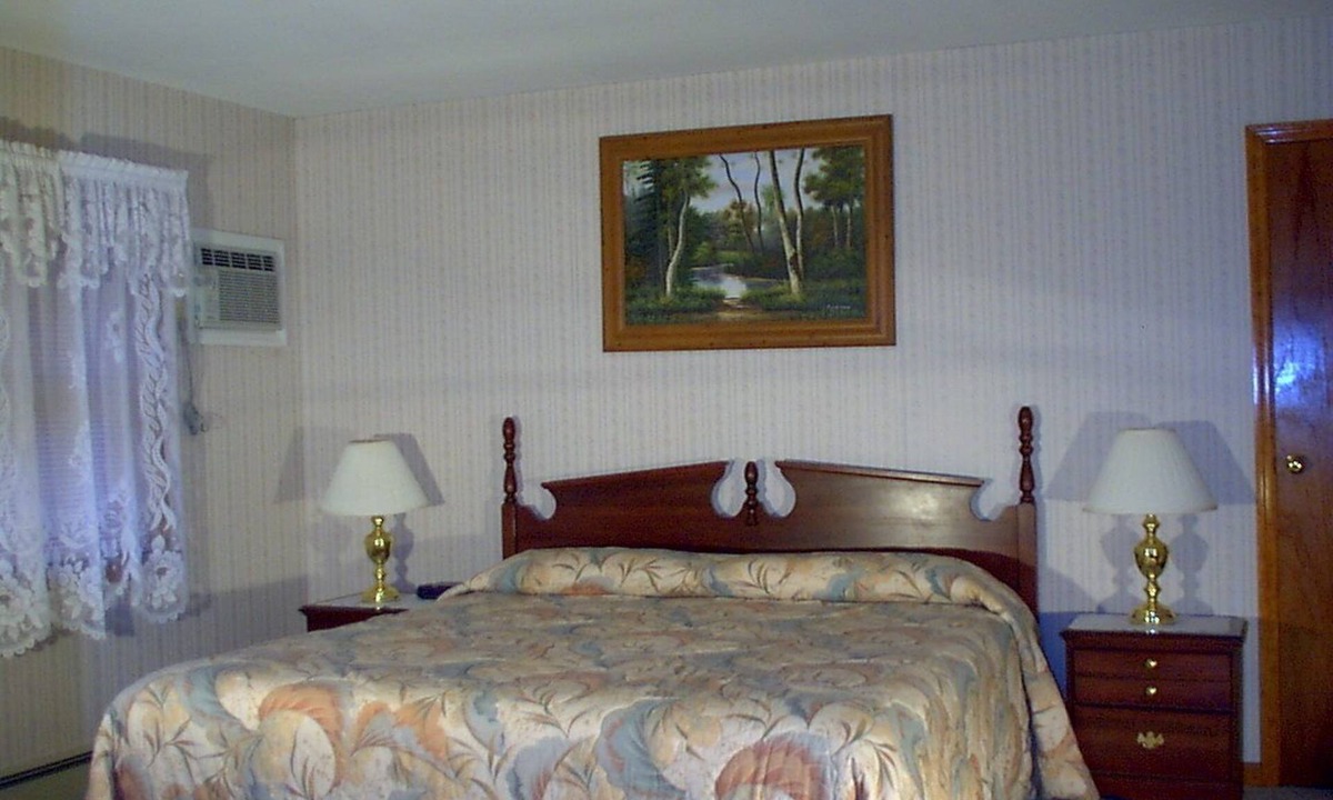 Round Top Hotel | Crystal Brook Resort & Mountain Brauhaus
