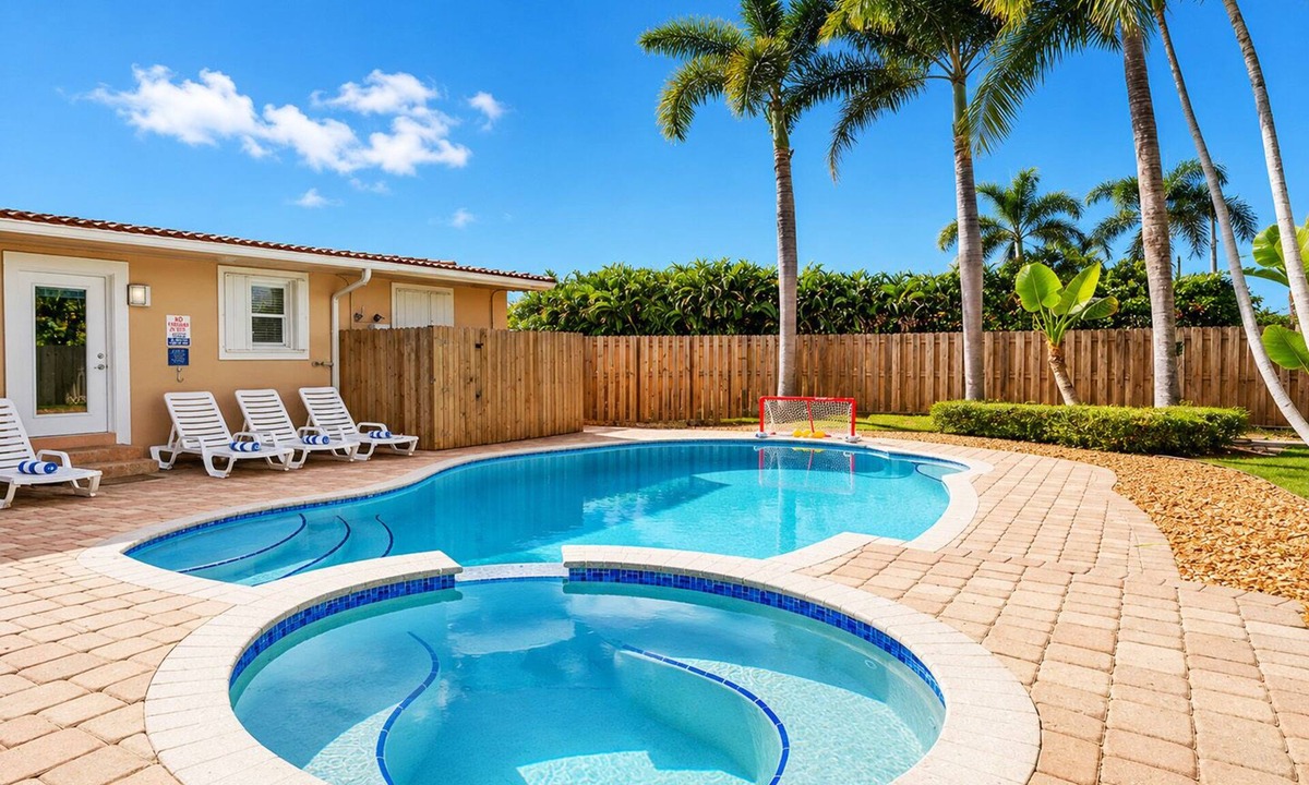 Dania Beach House | Deluxe Home Heated Pool & Jetted Tub near Beach & Casino