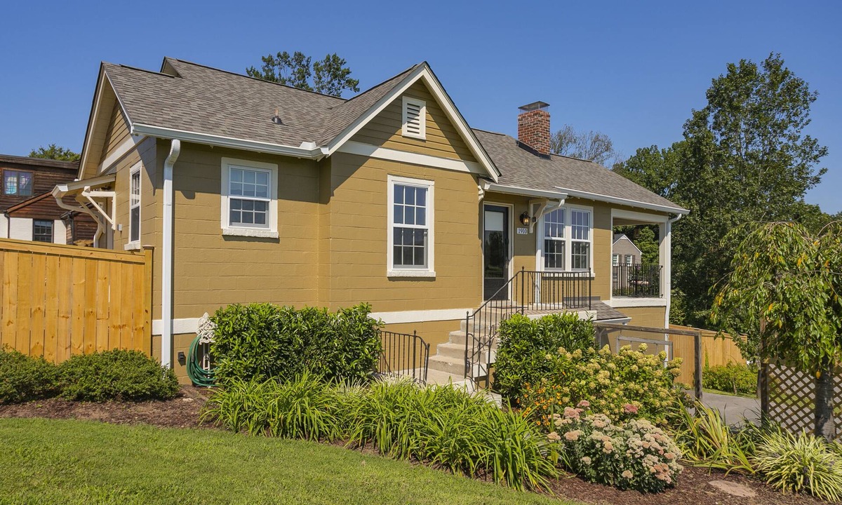 East Nashville House | Dog-Friendly Shelby Park Home · 3BR Sleeps 8