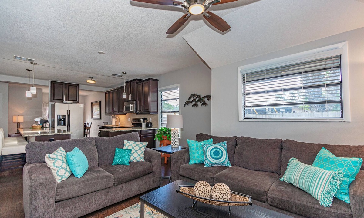 Safety Harbor House | Downtown Gem with Guest House - 6 Blocks to Main St!