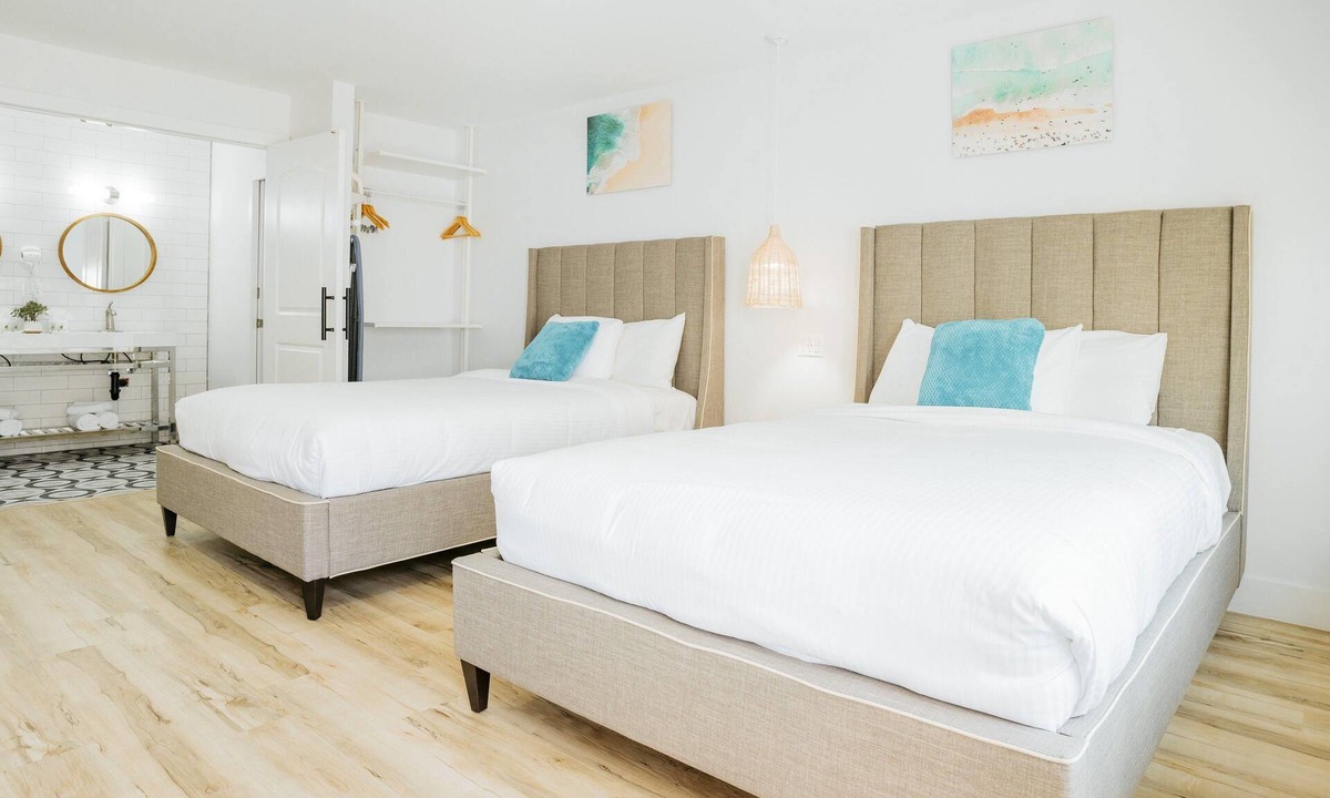 Belmont Shore Hotel | DQQ - Deluxe Double Room, 2 Queen Beds, Non Smoking