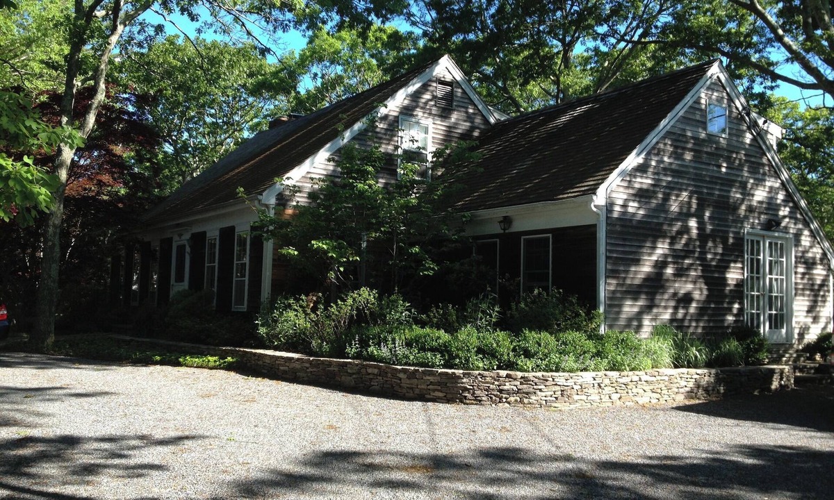Northwest Harbor Apartment | East Hampton private room w/separate entrance and full bath. New backyard pool!