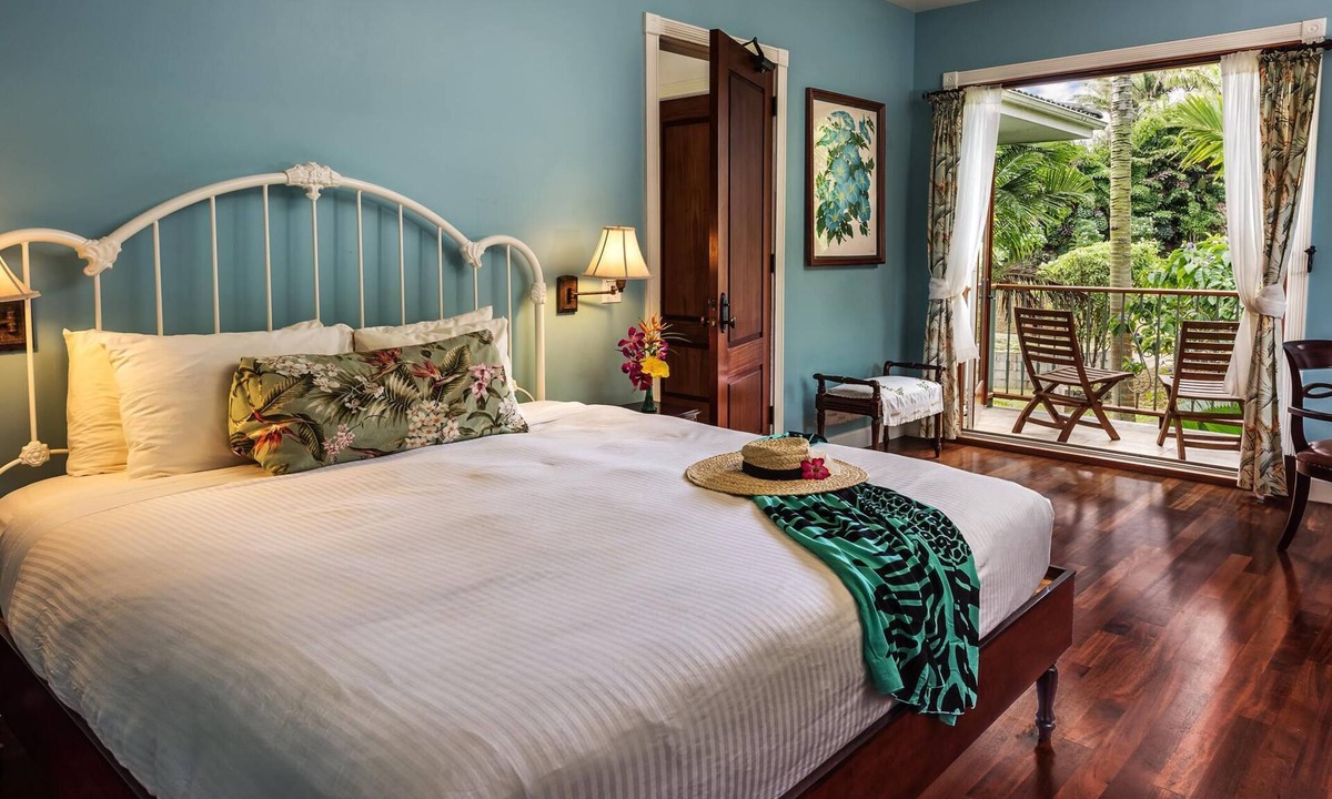 Kapaau Cabin | Eco-Boutique retreat center overlooking the pacific ocean