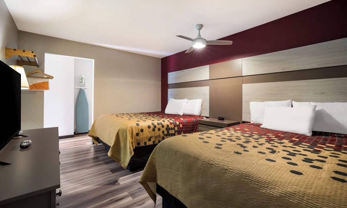 Canandaigua Hotel | Econo Lodge Inn & Suites Canandaigua - Fingers Lake Area