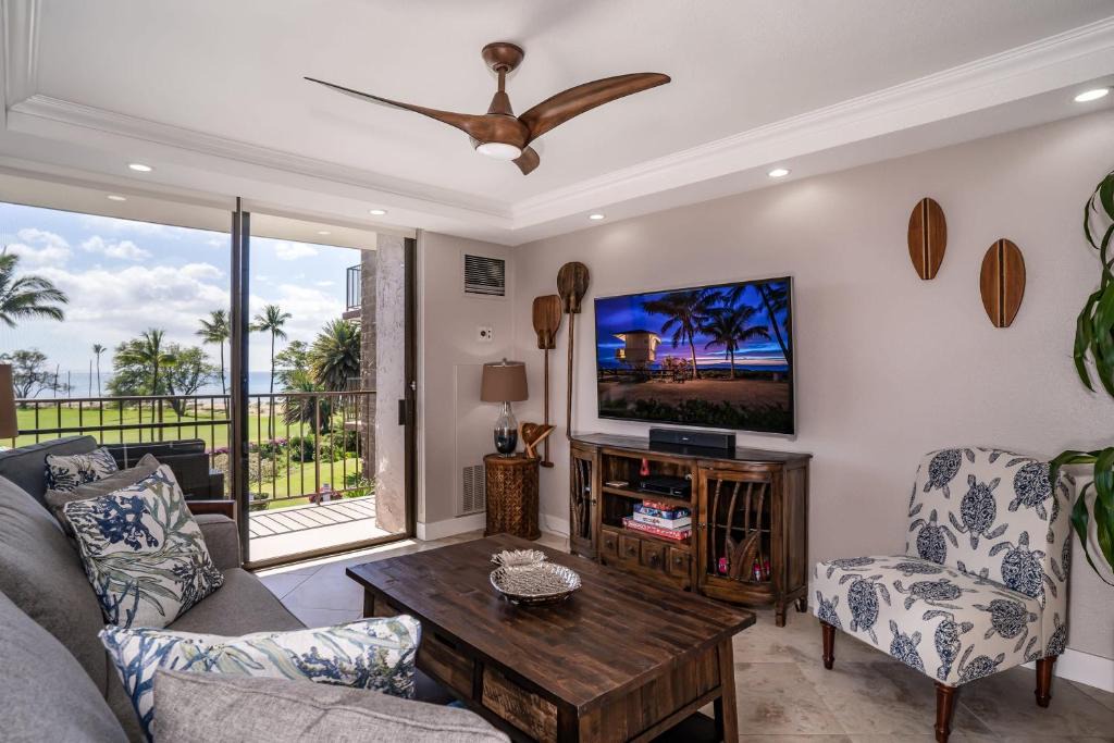 Kihei House | Elegant Oceanfront Vistas