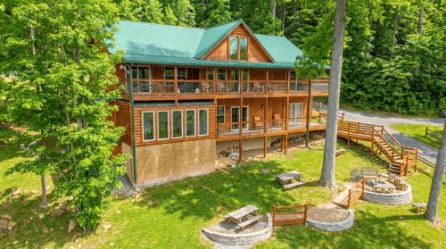 Sevierville Ski Chalet | Elevated Escape by Ghosal Luxury Lodging