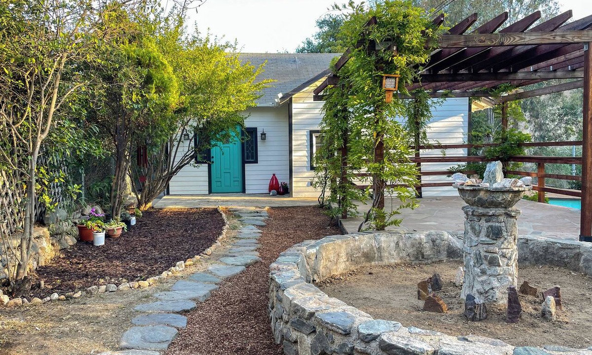 Eagle Rock House | Enjoyable 2-bedroom Highland Park Oasis with Garden Terraces