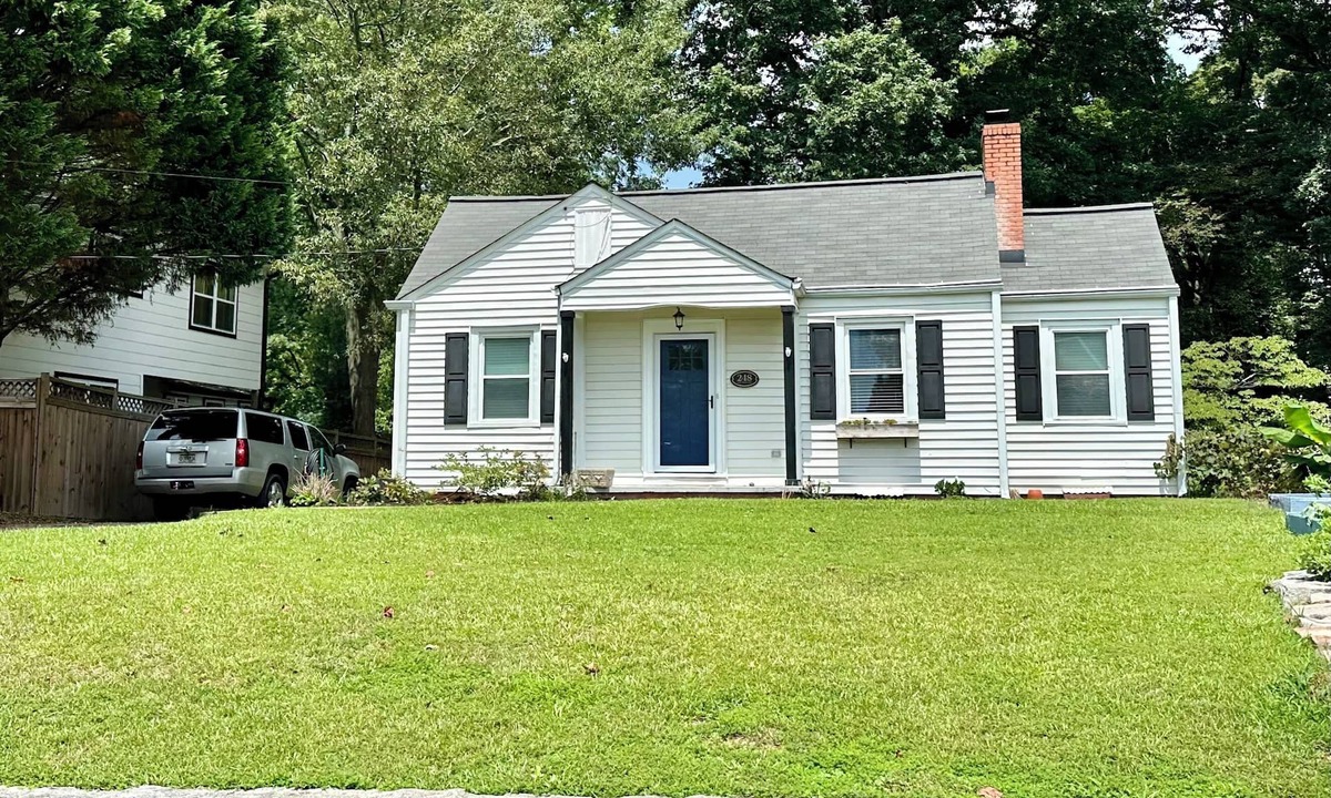 Marietta House | Entire home, charming 3-2 near the Marietta square!