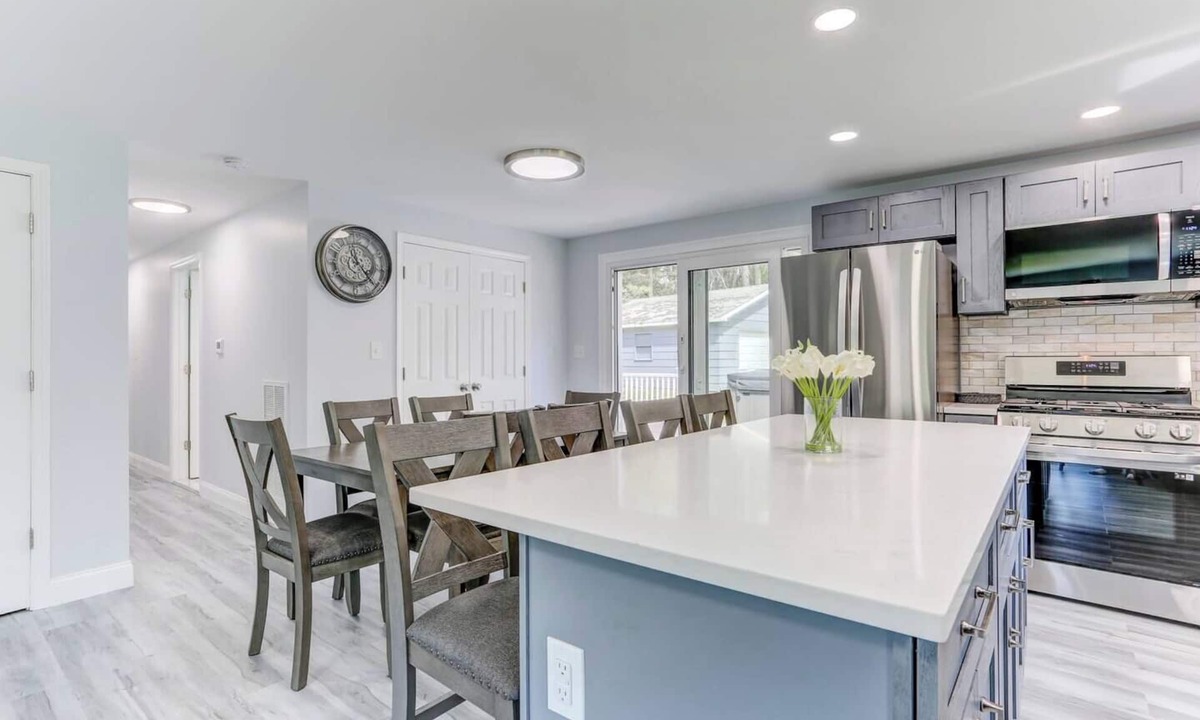 Town of Lumberland House | Escape to a new home with hot tub, fire pit, lakes, water park & casino nearby!