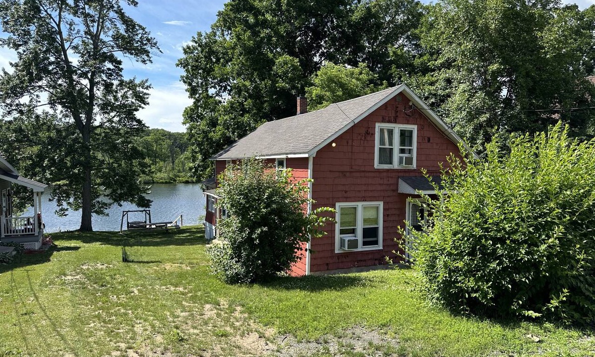 Rotterdam Junction Cabin | Experience summer on beautiful Ballston Lake at this stunning waterfront retreat
