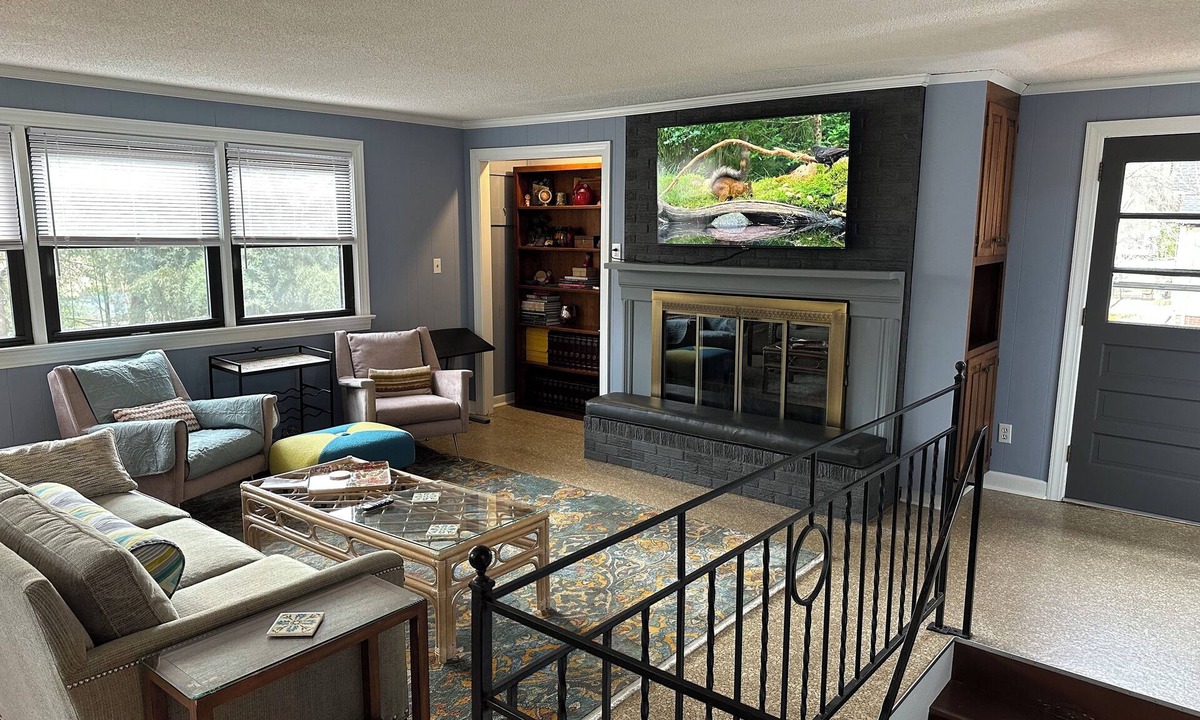 Oakwood Historic District House | Extended Stay NW Hickory 1 King and 2 Queen Beds, Workspace, Washer Dryer