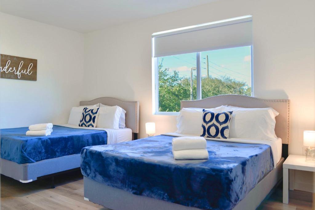 Golden Glades Apartment | Family-Friendly Townhouse Getaway Near Top Attractions