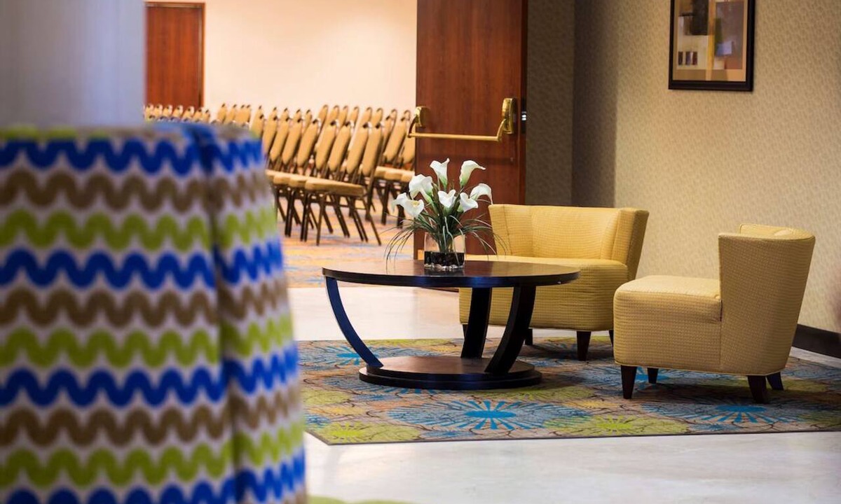 South Portland Hotel | Family Getaway Near Downtown Portland & Maine Mall w/Indoor Pool l 2 Units