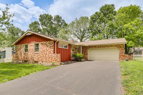 Shawnee House | Fenced Yard & Patio! Shawnee Getaway 2 Mi to Dtwn