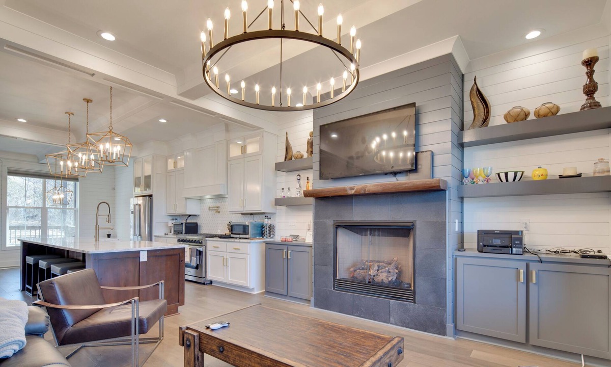 Clyde House | Fire Pit + Mountain Views! Waynesville Escape