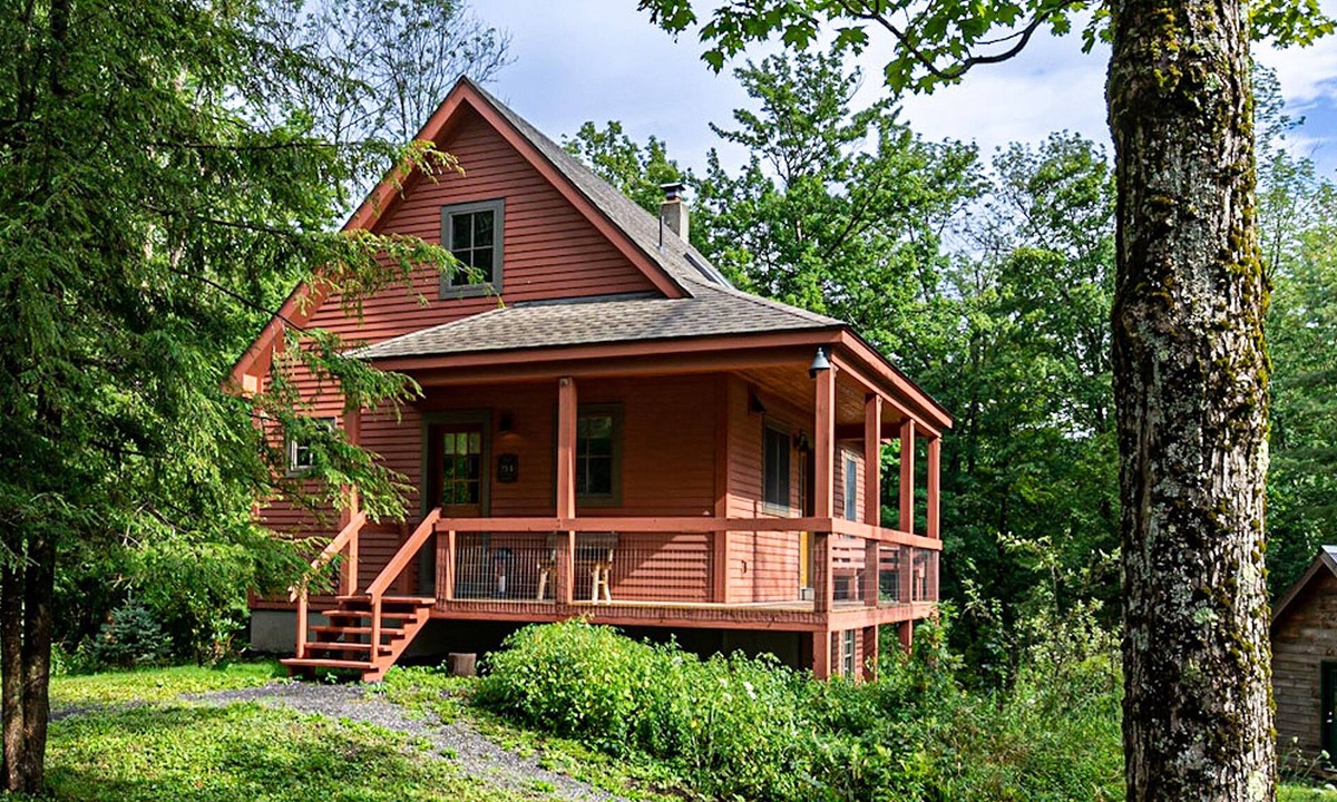 Austerlitz Cabin | Fog Hill Cabin is a peaceful retreat set in a forest landscape. Stargazing Bliss