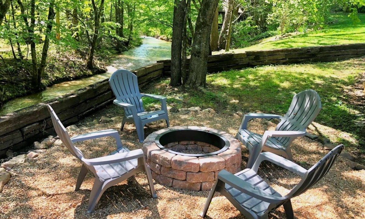 Sevierville Ski Chalet | Free Tickets! Creekside 2BR Smoky Mountain Cottage w/Fire Pit & Games