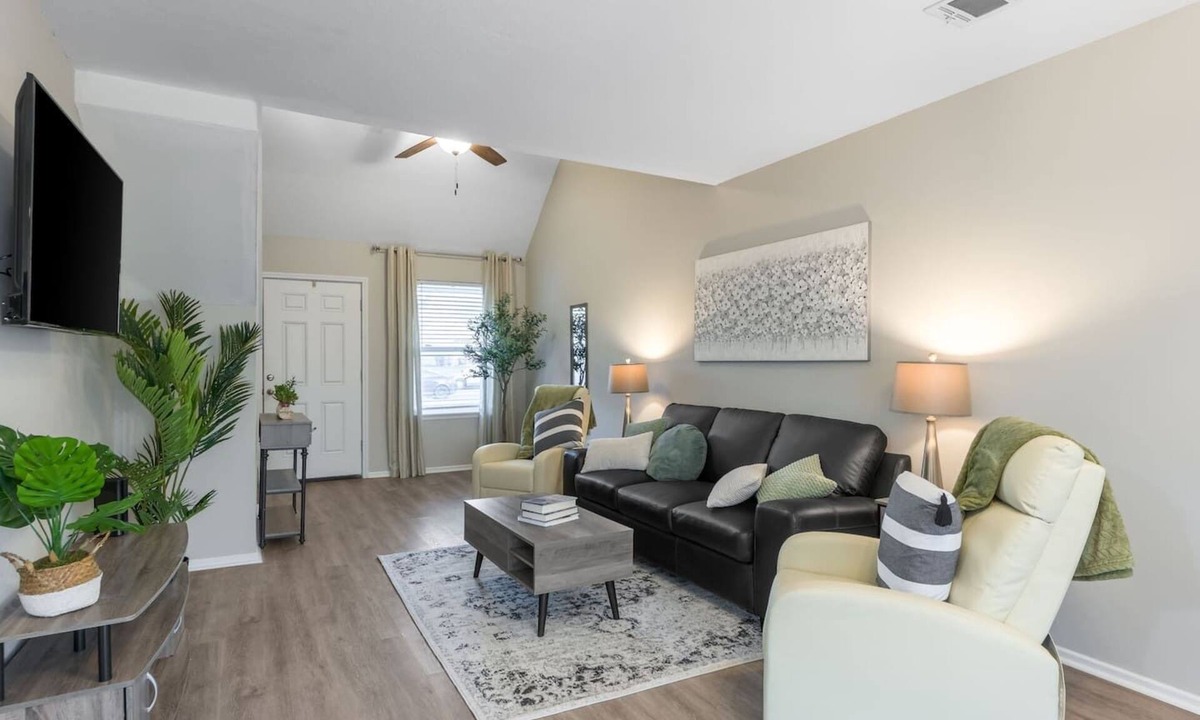 Liberty House | Fully Equipped 3BR with Private Garage