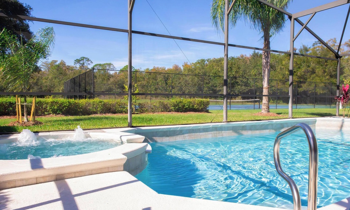 Lake Berkley Villa | Fun Packed 5 Bedroom Villa with Private Pool/Spa, Games Room & Grill