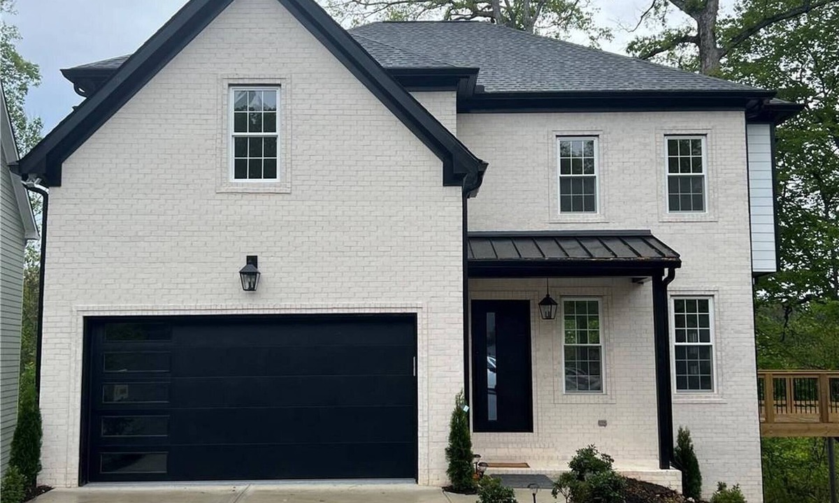 East Cobb House | Game Room Luxury Home @ Battery Chef Kitchen Deck