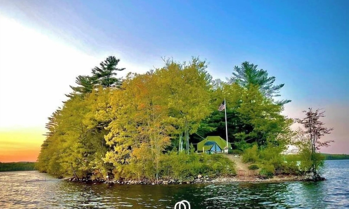 Monmouth House | Glamping Lakefront Island Retreat w/Kayak & Pet-Friendly