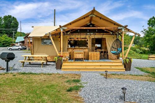 Wears Valley Other | Glorious Tented Cabin with Fire Pit and Gorgeous Sky Views in Sevierville, Tennessee