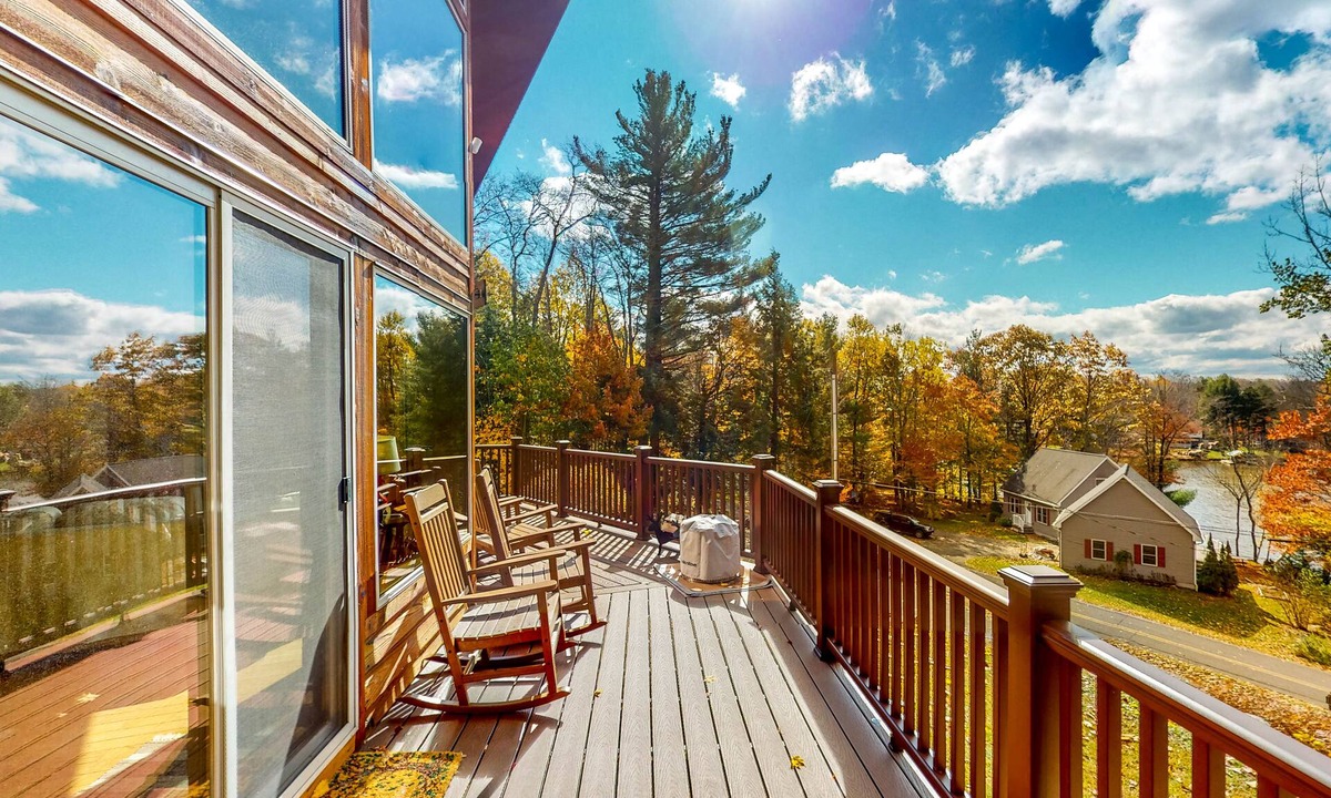 Hinsdale House | Gorgeous Lake Ashmere Home with Private Hot Tub & Lake Views, Screened Porch