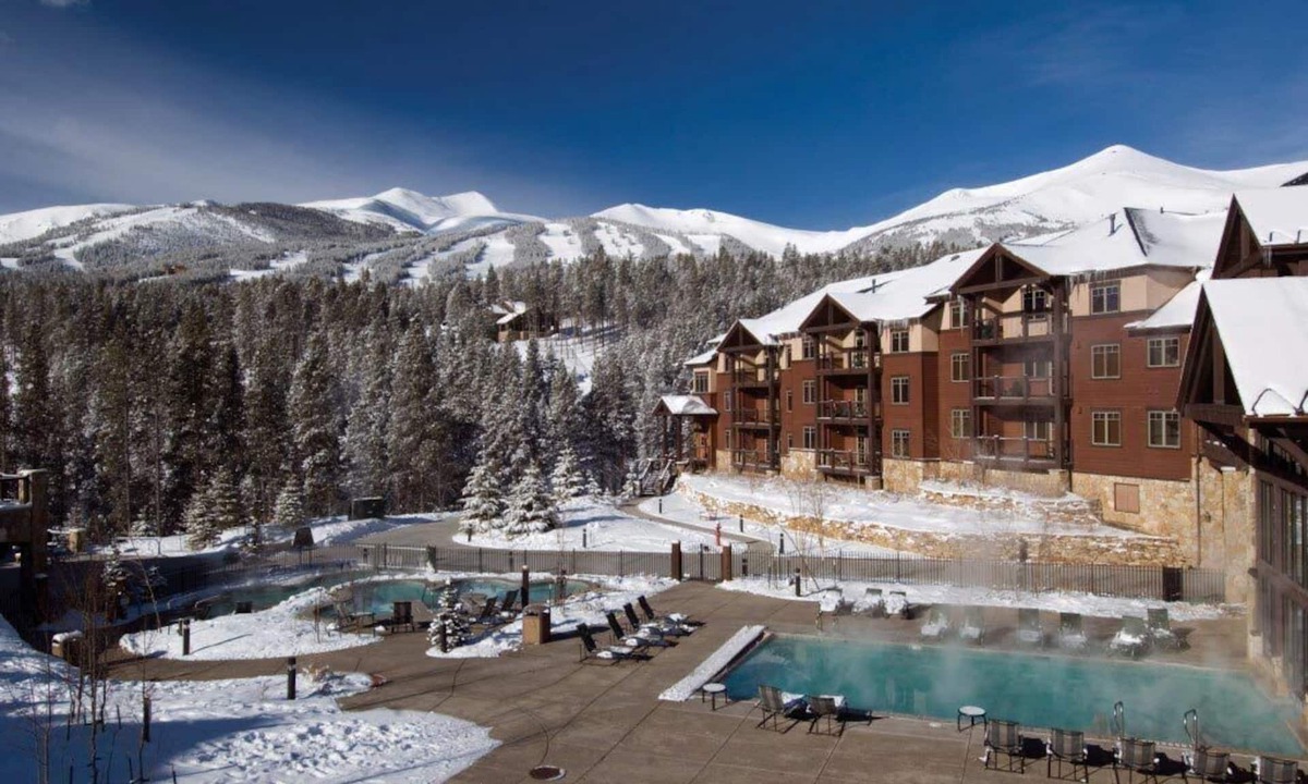 Four O'Clock Resort | GRAND TIMBER LODGE - 3-BEDROOM Condo with LARGE LIVING SPACES AND FULL KITCHEN