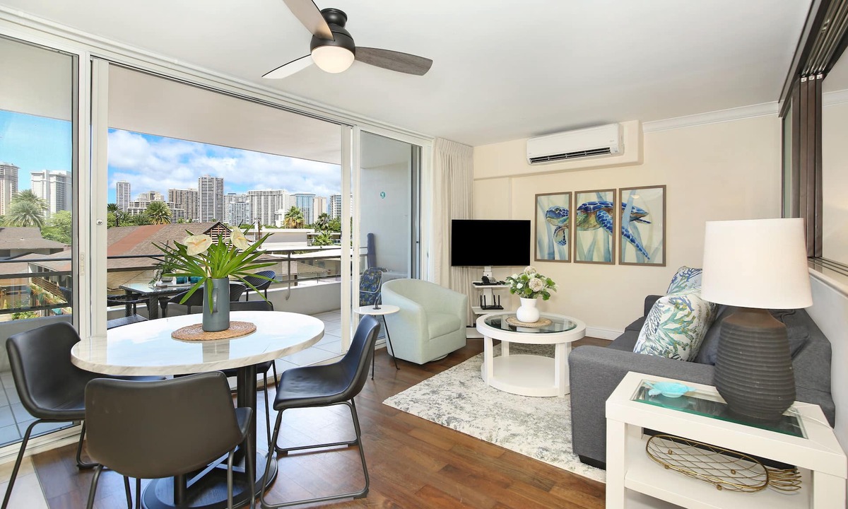 Waikiki Condo | Heart of Waikiki! Lower Floor! Close to Beach! FREE Parking & Wi-Fi, Kitchen!