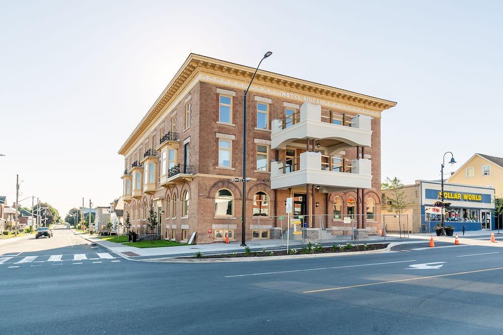 Smiths Falls Apartment | Heritage Rideau 1Br Apartment. Free Parking